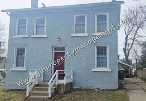 503 W Pleasant St in Freeport, IL - Building Photo