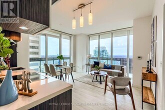 8 Eglinton Ave E in Toronto, ON - Building Photo - Building Photo