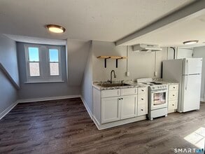 205 Shaw St in New London, CT - Building Photo - Building Photo