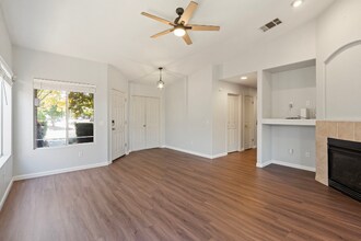 8277 Lake Willow Way in Elk Grove, CA - Building Photo - Building Photo