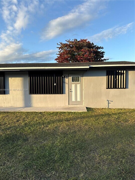 10335 SW 181st St in Miami, FL - Building Photo