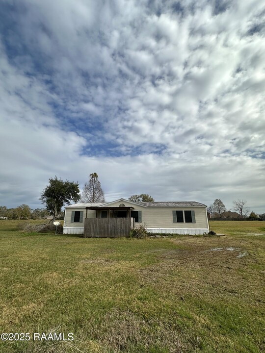 111 Albertson Pkwy in Broussard, LA - Building Photo