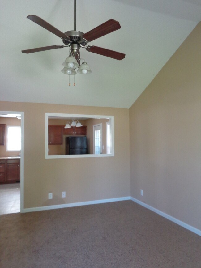 549 Jacquie Dr in Clarksville, TN - Building Photo - Building Photo