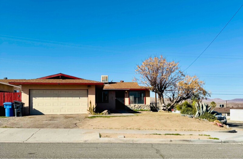 1651 Forane St in Barstow, CA - Building Photo