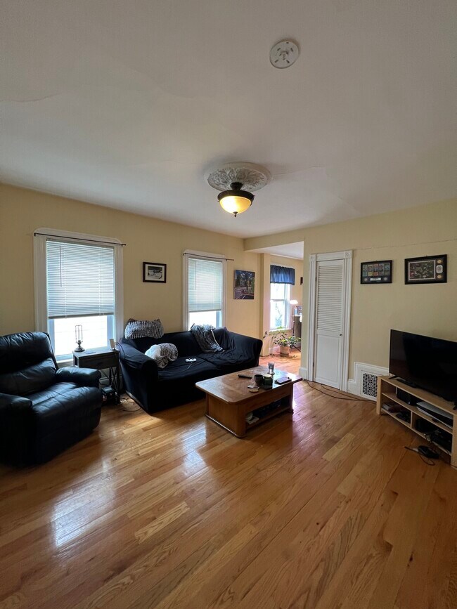 7 Jay St Apartments and Nearby Somerville Apartments For Rent