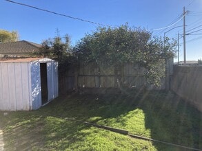 517 Dejoy St in Santa Maria, CA - Foto de edificio - Building Photo