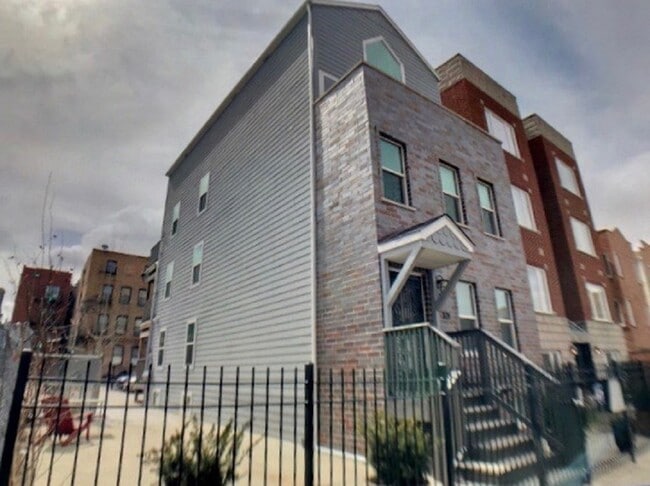 321 W Schiller St in Chicago, IL - Foto de edificio - Building Photo
