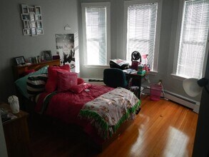 10 Bucknam St, Unit 3 in Boston, MA - Foto de edificio - Building Photo