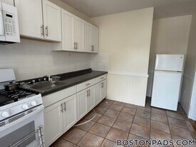 520 Cambridge St, Unit 4A in Boston, MA - Building Photo