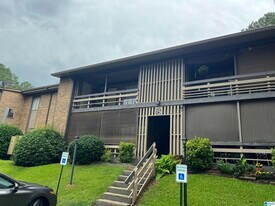 2812 Georgetown Dr in Hoover, AL - Building Photo