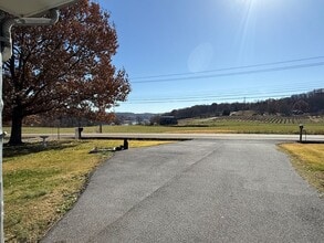 1504 Muddy Creek Rd in Blountville, TN - Foto de edificio - Building Photo