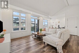 35 Overberg Way in Ottawa, ON - Building Photo - Building Photo