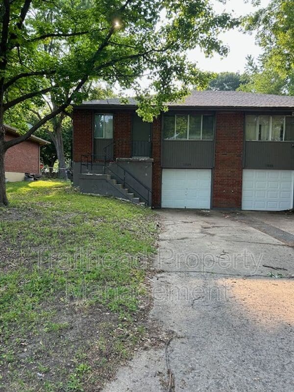 property at 1024 SW Kingscross Rd