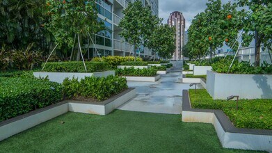 909 Kapiolani Blvd in Honolulu, HI - Foto de edificio - Building Photo