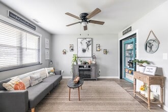 Lauradale in Jacksonville, NC - Foto de edificio - Building Photo