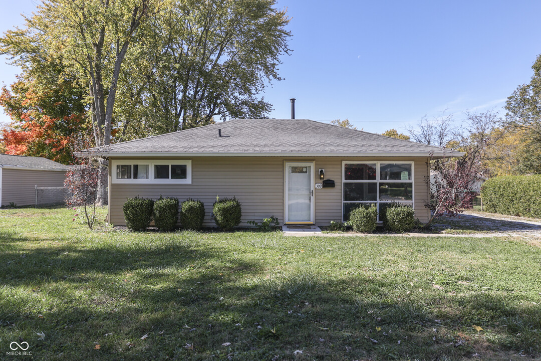 309 Parkway St in Whiteland, IN - Building Photo