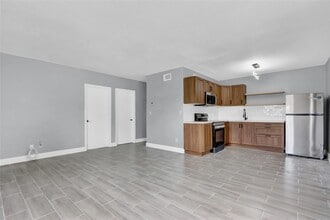 260 NW 19th St, Unit 1 in Boca Raton, FL - Building Photo - Building Photo