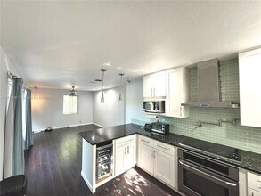 1280 NE 38th St in Oakland Park, FL - Building Photo - Building Photo