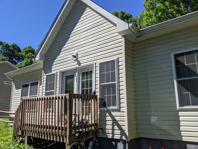 property at 182 Knowles Haven Ln