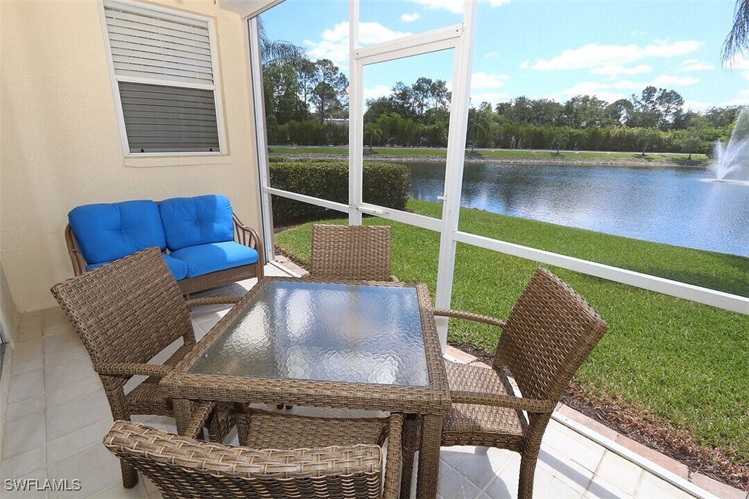 3250 Cypress Glen Way in Naples, FL - Building Photo