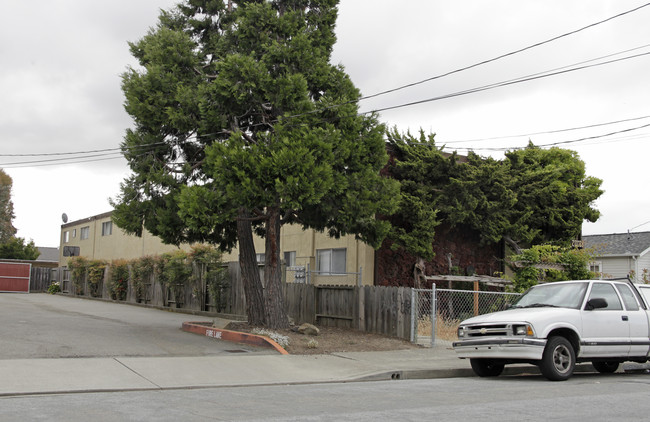 Wisteria Apartments in Castro Valley, CA - Building Photo - Building Photo