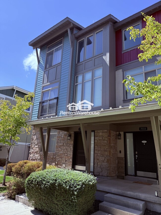 property at 7535 Vinci Pl
