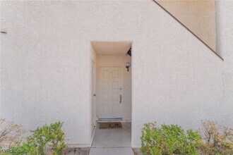 6643 W Tropicana Ave in Las Vegas, NV - Foto de edificio - Building Photo