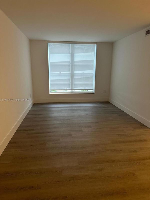 210 SW 11th St in Miami, FL - Foto de edificio - Building Photo