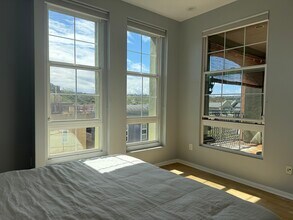 13020 Pacific Promenade, Unit 401 in Los Angeles, CA - Foto de edificio - Building Photo