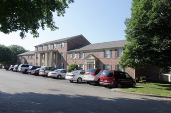 Capital Place in Indianapolis, IN - Building Photo - Building Photo