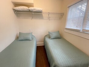 1032 Granville Ct N, Unit #1 in St. Petersburg, FL - Building Photo - Building Photo