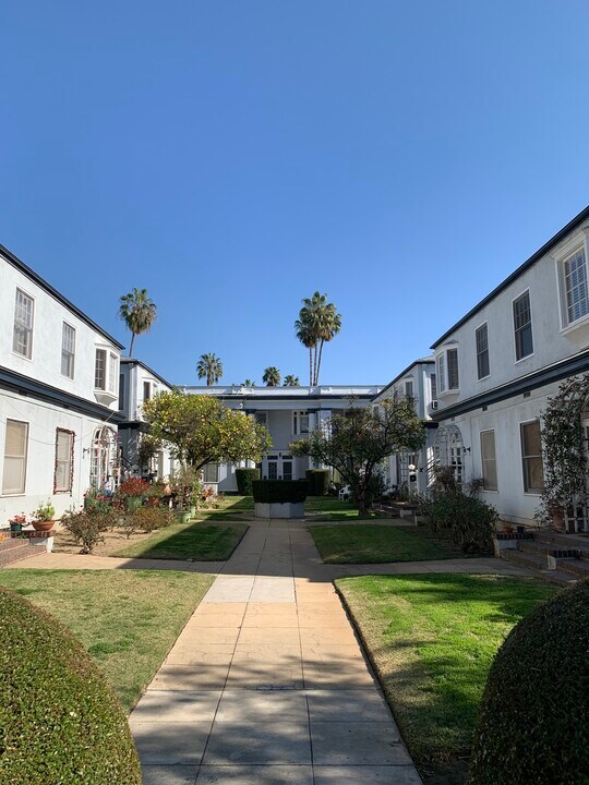 410 N Euclid Ave in Pasadena, CA - Building Photo