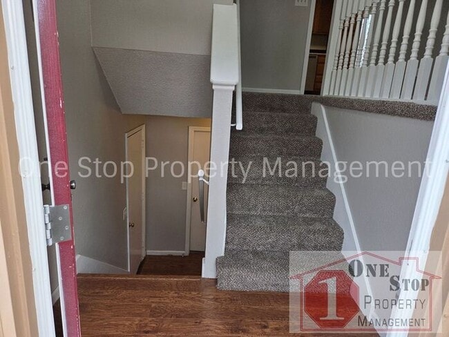 610 SE Steeple Ln in Blue Springs, MO - Building Photo - Building Photo