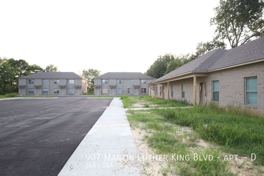 907 Dr M.L.K. Jr Dr-Unit -D in Jonesboro, AR - Building Photo