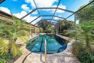417 N Country Club Dr in Atlantis, FL - Building Photo