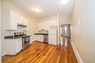 1728 Beacon St, Unit 1 in Brookline, MA - Building Photo