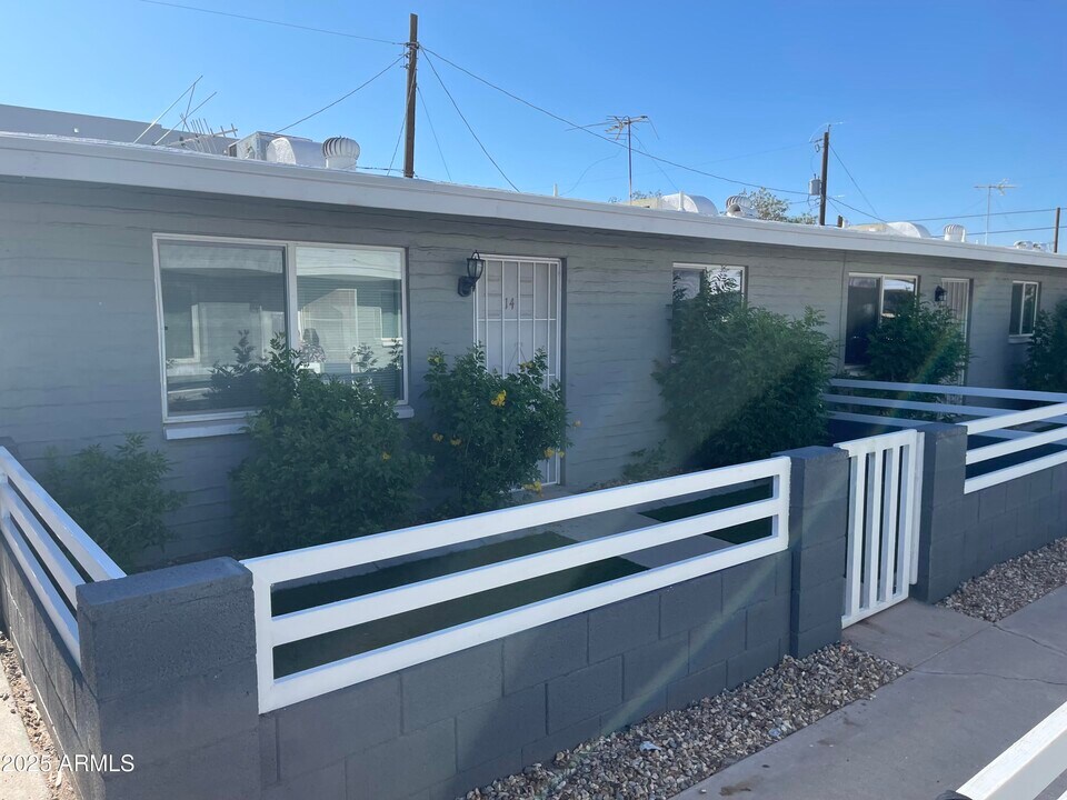 511 N 52nd St in Phoenix, AZ - Building Photo