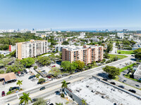 Three Horizons North in North Miami, FL - Foto de edificio - Building Photo