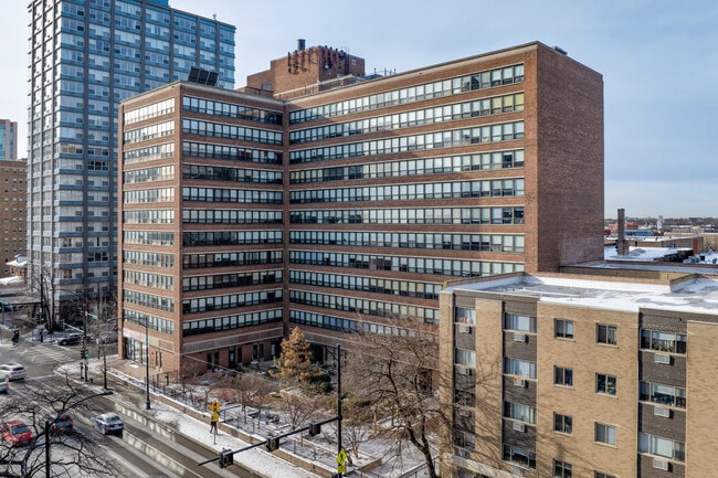 Hollywood House in Chicago, IL - Building Photo - Building Photo