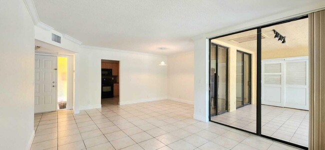 3843 Coral Tree Cir-Unit -3843 in Coconut Creek, FL - Building Photo - Building Photo