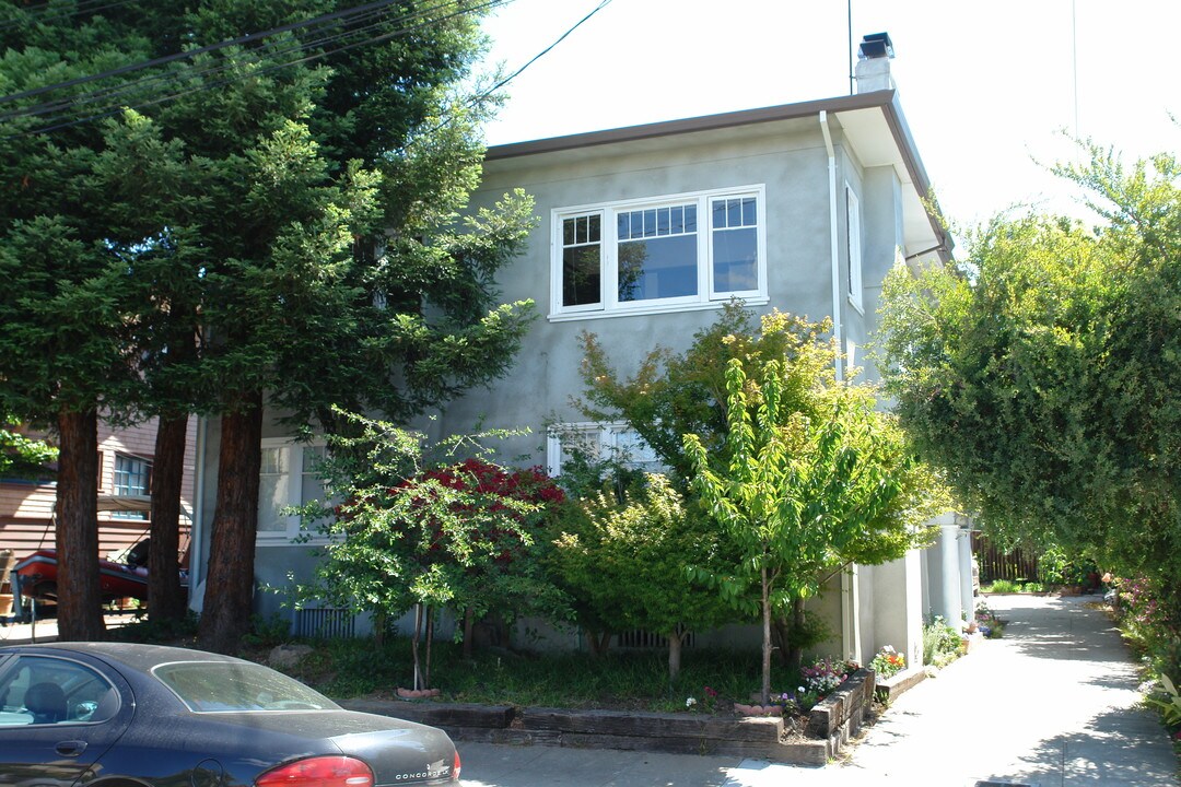 6426 Benvenue Ave in Oakland, CA - Foto de edificio