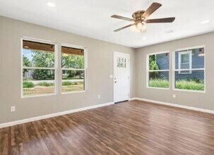 204 Jasper St in Aurora, MO - Building Photo - Building Photo