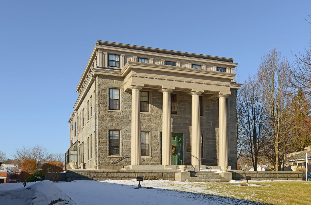 Grinnell Mansion Congregate Housing in New Bedford, MA - Foto de edificio