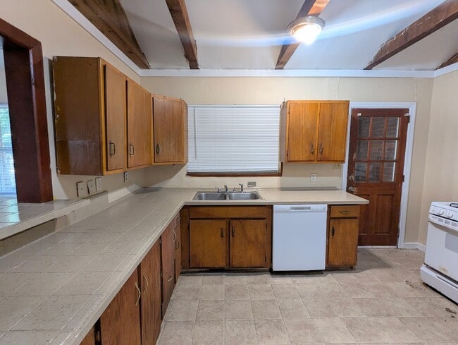 property at 2310 W Tennessee St