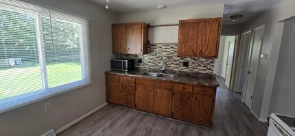 270 S Riverside Dr in Saukville, WI - Building Photo - Building Photo