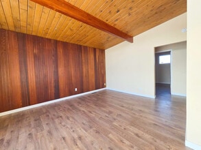 8820 Meadowlark Rd NW in Edmonton, AB - Building Photo - Building Photo