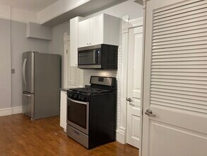 1102 N Wolcott Ave in Chicago, IL - Building Photo - Building Photo