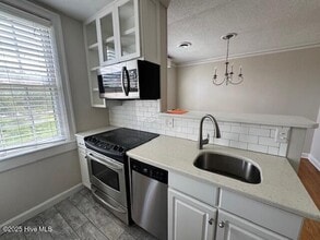 2940 Oleander Dr in Wilmington, NC - Building Photo - Building Photo