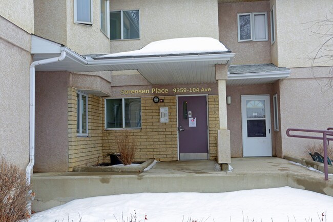 9359 104th Ave NW in Edmonton, AB - Building Photo - Building Photo