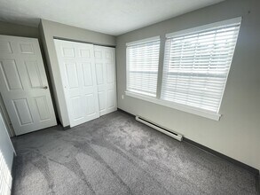 6 Pin Oak Dr in Scarborough, ME - Foto de edificio - Building Photo